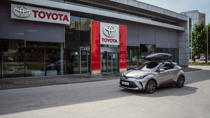 Używane hybrydy Toyoty z gwarancją i Certyfikatem Kontroli Jakości w programie Toyota Pewne Auto